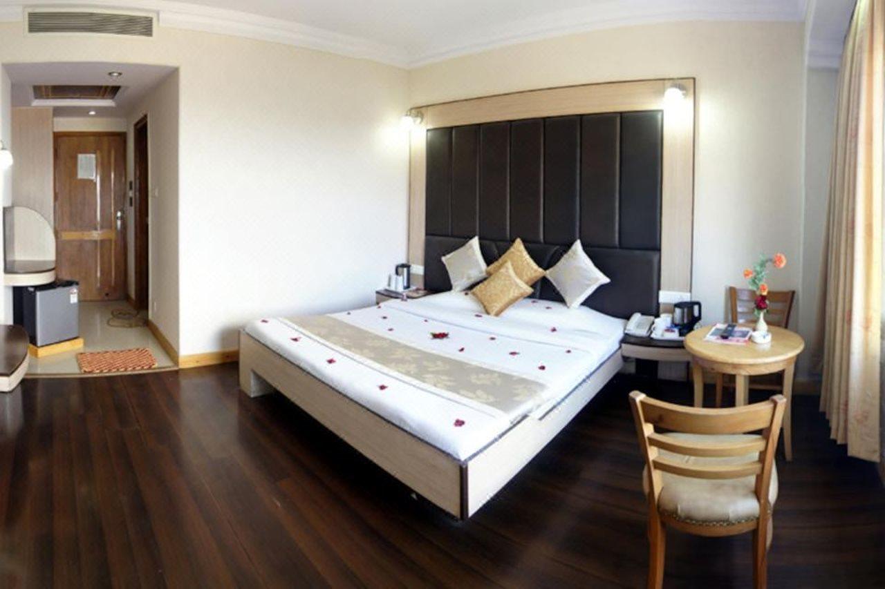 Hotel Landmark Shimla Zewnętrze zdjęcie
